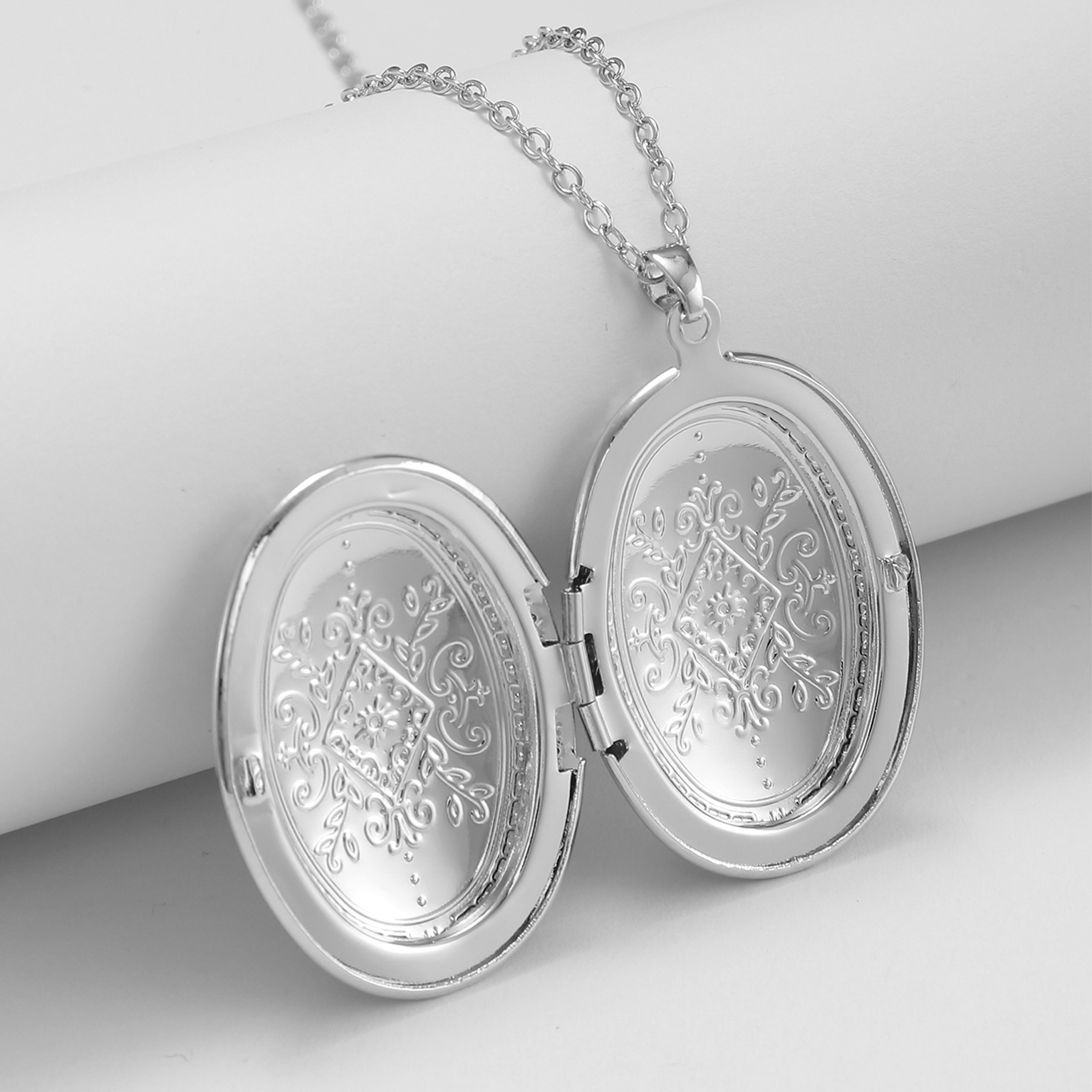 Vintage Oval Locket Pendant - Silver
