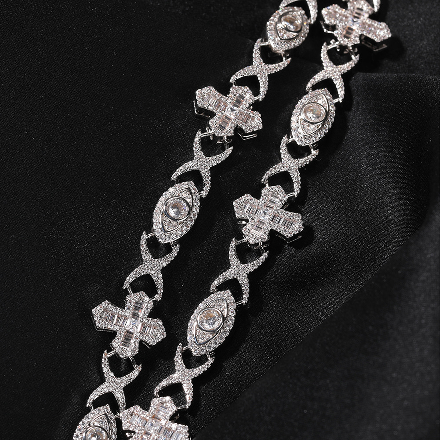 10mm Evil Eye Cross Link Chain - White Gold