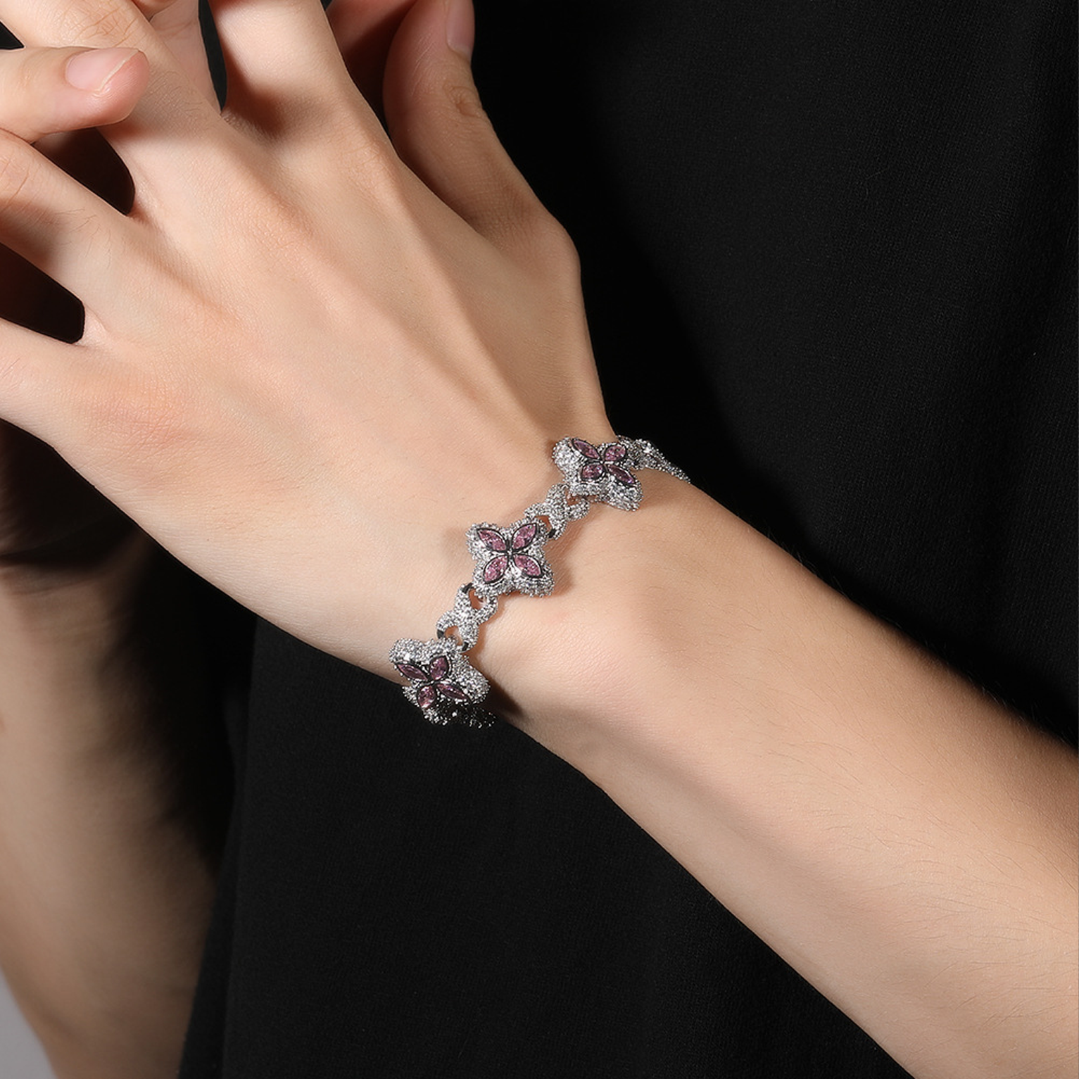 Iced Luminous Clover Bracelet - White Gold