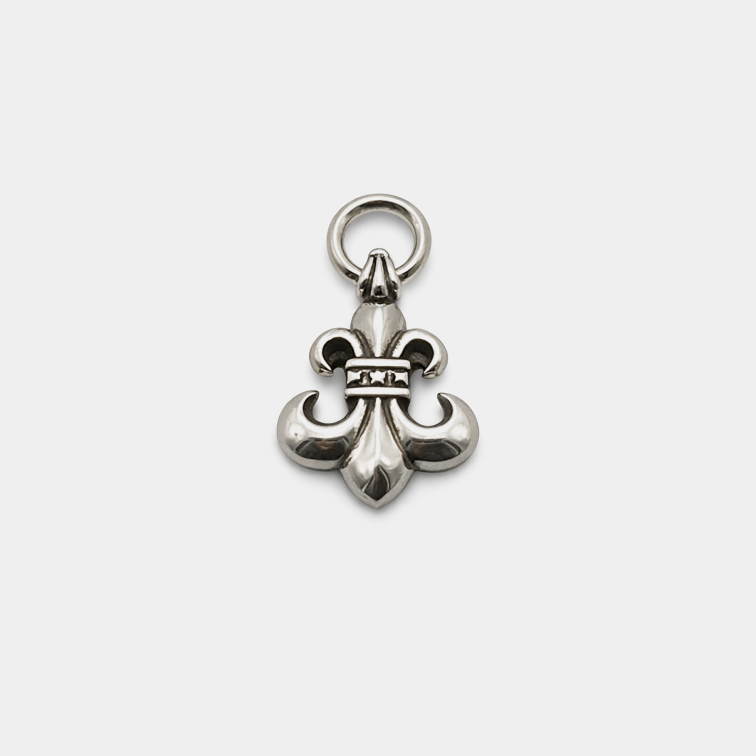 Gothic Fleur-de-Lis Pendant - Silver