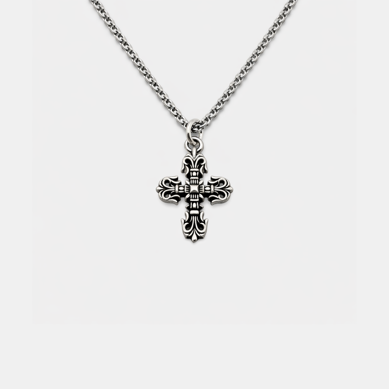 Gothic Quatrefoil Clover Pendant - Silver