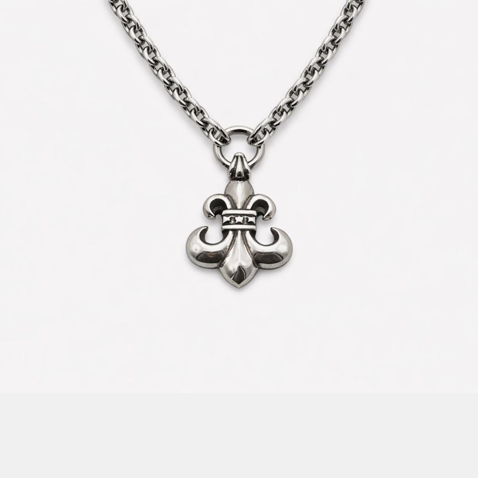 Gothic Fleur-de-Lis Pendant - Silver